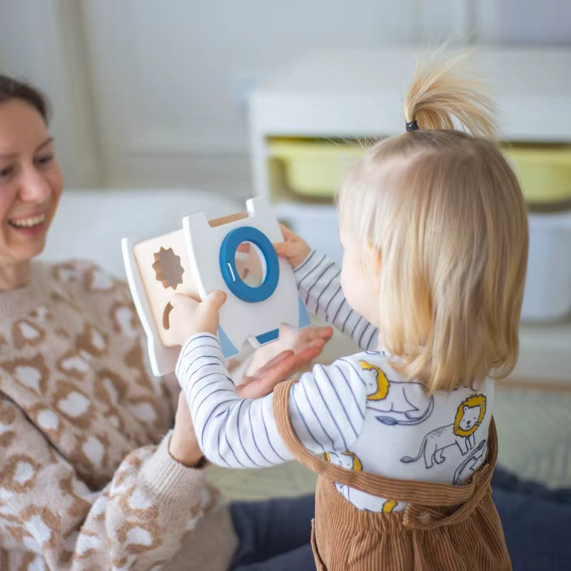 Montessori-raket i træ – Formsorteringssæt